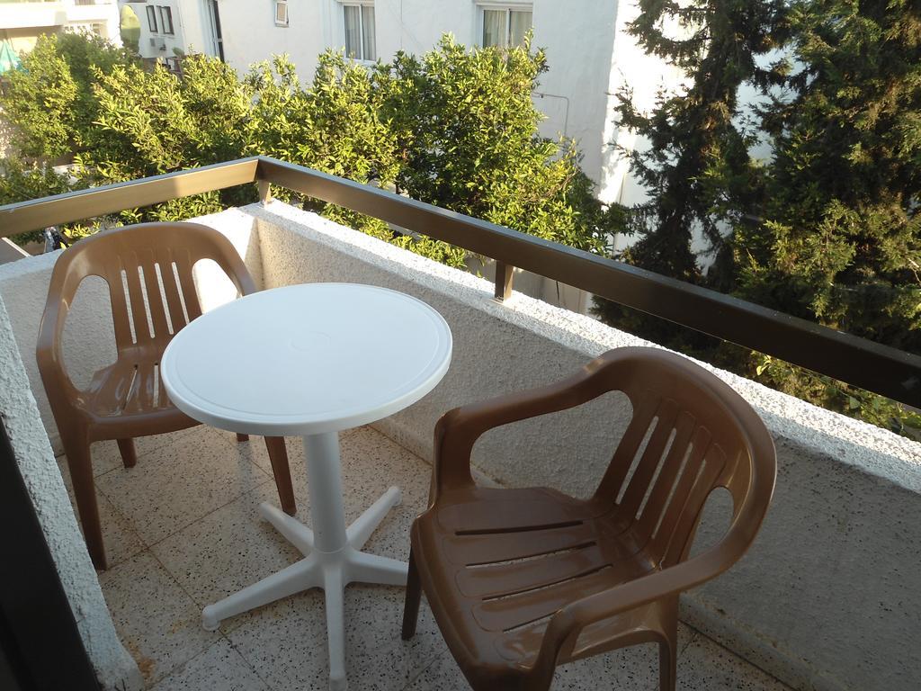 Terpsithea Apartments أيا نابا الغرفة الصورة